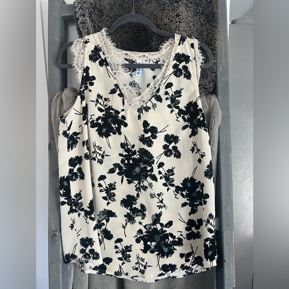 Floral Lace Trim Sleeveless Top - Black and Cream